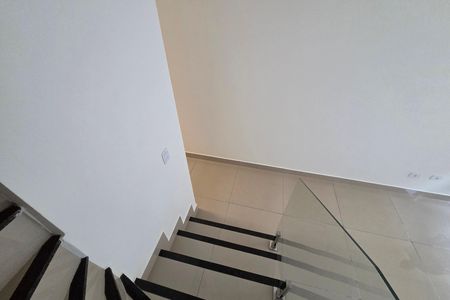 Casa de condomínio para alugar com 120m², 2 quartos e 1 vaga Casa de condomínio para alugar com 120m², 2 quartos e 1 vagaEscada