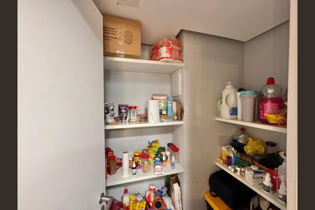 Apartamento para alugar com 101m², 2 quartos e 1 vaga Apartamento para alugar com 101m², 2 quartos e 1 vagaCozinha e Área de Serviço - Despensa