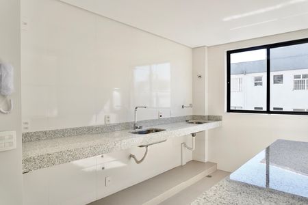 Apartamento à venda com 73m², 3 quartos e 2 vagas Apartamento à venda com 73m², 3 quartos e 2 vagasCozinha e Área de Serviço