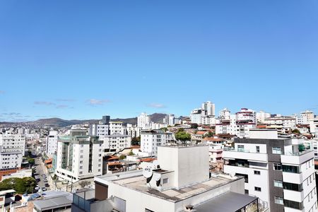 Apartamento à venda com 73m², 3 quartos e 2 vagas Apartamento à venda com 73m², 3 quartos e 2 vagasSala - Vista