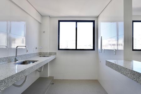 Apartamento à venda com 73m², 3 quartos e 2 vagas Apartamento à venda com 73m², 3 quartos e 2 vagasCozinha e Área de Serviço