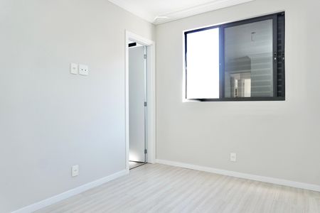 Apartamento à venda com 73m², 3 quartos e 2 vagas Apartamento à venda com 73m², 3 quartos e 2 vagasSuíte