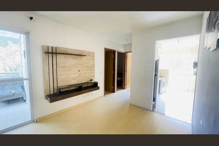 Sala de apartamento para alugar com 2 quartos, 50m² em Jardim Isis, Cotia