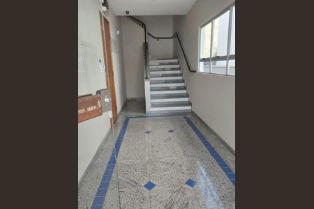 Éscada de apartamento para alugar com 2 quartos, 86m² em São Mateus, Juiz de Fora