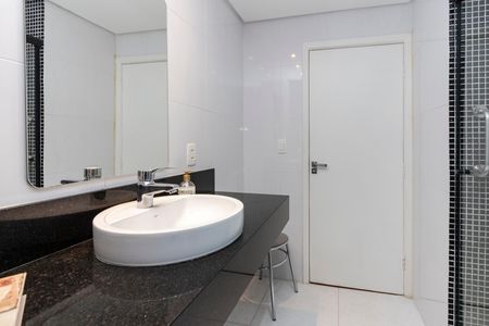 Apartamento para alugar com 120m², 3 quartos e 2 vagas Apartamento para alugar com 120m², 3 quartos e 2 vagasBanheiro 1