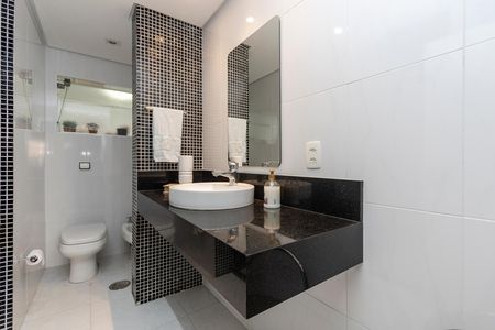 Apartamento para alugar com 120m², 3 quartos e 2 vagas Apartamento para alugar com 120m², 3 quartos e 2 vagasBanheiro 1