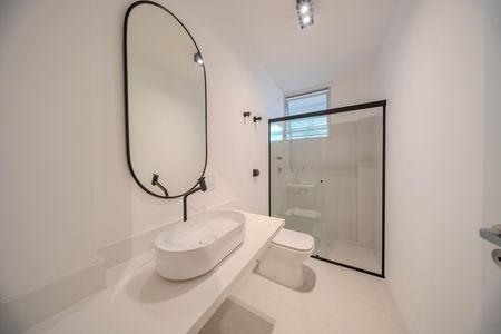 Apartamento à venda com 226m², 4 quartos e 2 vagas Apartamento à venda com 226m², 4 quartos e 2 vagasBanheiro