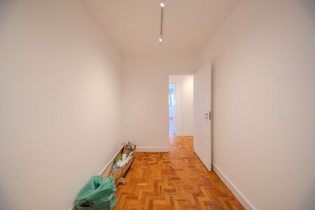 Apartamento à venda com 226m², 4 quartos e 2 vagas Apartamento à venda com 226m², 4 quartos e 2 vagasEscritório
