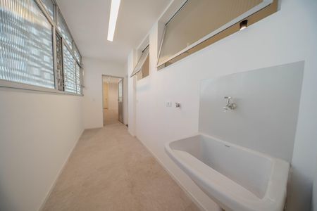 Apartamento à venda com 226m², 4 quartos e 2 vagas Apartamento à venda com 226m², 4 quartos e 2 vagasÁrea de Serviço