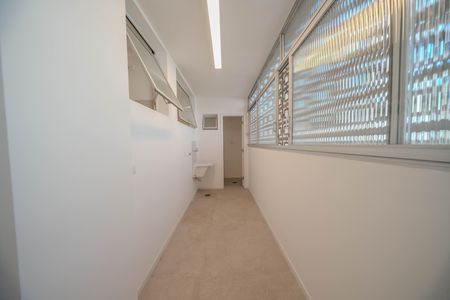 Apartamento à venda com 226m², 4 quartos e 2 vagas Apartamento à venda com 226m², 4 quartos e 2 vagasÁrea de Serviço