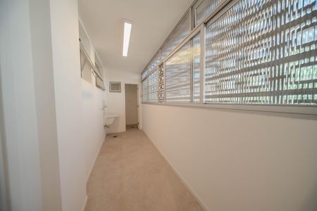 Apartamento à venda com 226m², 4 quartos e 2 vagas Apartamento à venda com 226m², 4 quartos e 2 vagasÁrea de Serviço