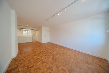 Apartamento à venda com 226m², 4 quartos e 2 vagas Apartamento à venda com 226m², 4 quartos e 2 vagasSala