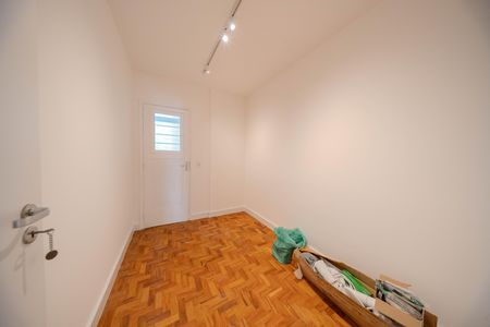 Apartamento à venda com 226m², 4 quartos e 2 vagas Apartamento à venda com 226m², 4 quartos e 2 vagasEscritório