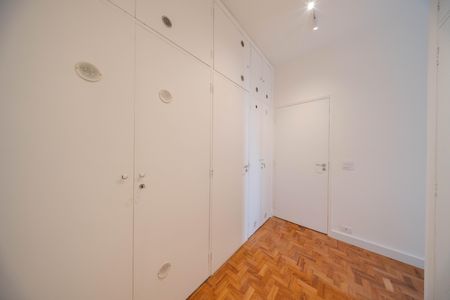 Apartamento à venda com 226m², 4 quartos e 2 vagas Apartamento à venda com 226m², 4 quartos e 2 vagasCloset