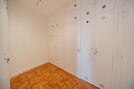 Apartamento à venda com 226m², 4 quartos e 2 vagas Apartamento à venda com 226m², 4 quartos e 2 vagasCloset