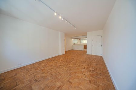Apartamento à venda com 226m², 4 quartos e 2 vagas Apartamento à venda com 226m², 4 quartos e 2 vagasSala
