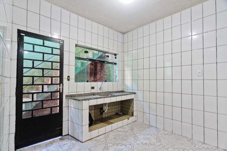 Cozinha de casa para alugar com 1 quarto, 50m² em Jardim Santa Lucrecia, São Paulo