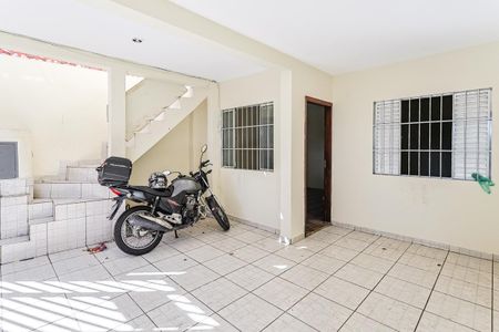 Entrada de casa para alugar com 2 quartos, 100m² em Parque Ipe, São Paulo