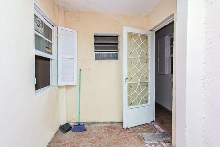 Quintal de casa para alugar com 2 quartos, 100m² em Parque Ipe, São Paulo