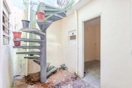 Quintal de casa para alugar com 2 quartos, 100m² em Parque Ipe, São Paulo