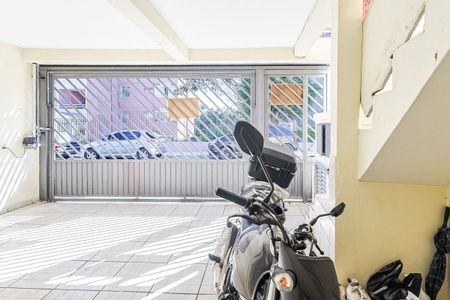 Entrada de casa para alugar com 2 quartos, 100m² em Parque Ipe, São Paulo