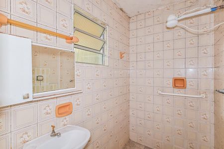 Banheiro Social de casa para alugar com 2 quartos, 100m² em Parque Ipe, São Paulo