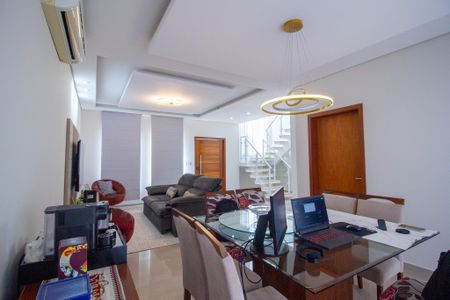 Casa de condomínio para alugar com 181m², 3 quartos e 2 vagas Casa de condomínio para alugar com 181m², 3 quartos e 2 vagasSala