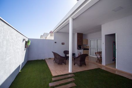 Casa de condomínio para alugar com 181m², 3 quartos e 2 vagas Casa de condomínio para alugar com 181m², 3 quartos e 2 vagasÁrea Externa