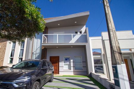 Casa de condomínio para alugar com 181m², 3 quartos e 2 vagas Casa de condomínio para alugar com 181m², 3 quartos e 2 vagasFachada