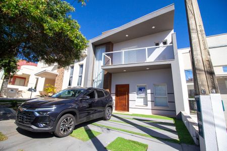 Casa de condomínio para alugar com 181m², 3 quartos e 2 vagas Casa de condomínio para alugar com 181m², 3 quartos e 2 vagasFachada