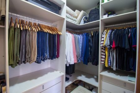 Casa de condomínio para alugar com 181m², 3 quartos e 2 vagas Casa de condomínio para alugar com 181m², 3 quartos e 2 vagasCloset da Suíte