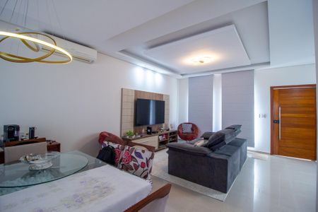 Casa de condomínio para alugar com 181m², 3 quartos e 2 vagas Casa de condomínio para alugar com 181m², 3 quartos e 2 vagasSala
