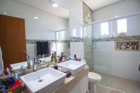 Casa de condomínio para alugar com 181m², 3 quartos e 2 vagas Casa de condomínio para alugar com 181m², 3 quartos e 2 vagasBanheiro da Suíte