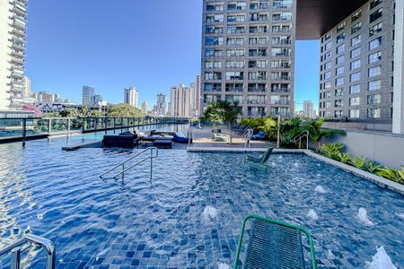 Studio à venda com 39m², 1 quarto e sem vagaÁrea comum - Piscina