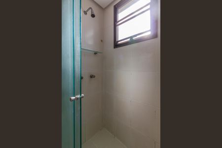 Banheiro da Suíte de apartamento para alugar com 3 quartos, 78m² em Santana, Porto Alegre