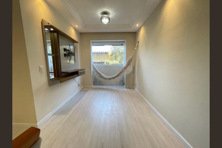 Sala de apartamento para alugar com 3 quartos, 60m² em Conjunto Promorar Raposo Tavares, São Paulo