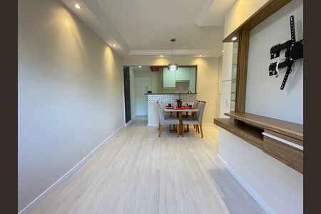 Sala de apartamento para alugar com 3 quartos, 60m² em Conjunto Promorar Raposo Tavares, São Paulo
