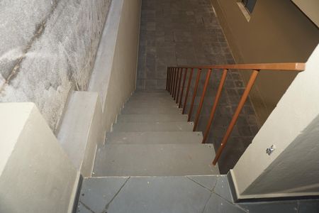 Casa para alugar com 200m², 3 quartos e 5 vagasEscada
