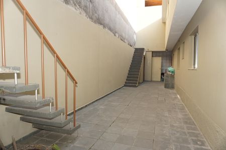 Casa para alugar com 200m², 3 quartos e 5 vagasEscada