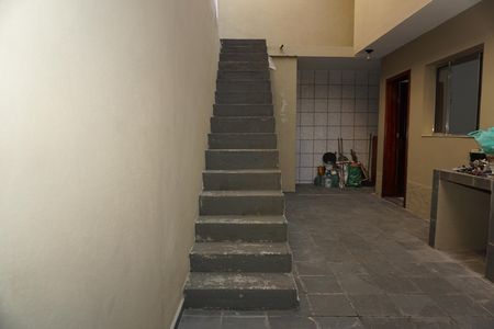 Casa para alugar com 200m², 3 quartos e 5 vagasEscada 2