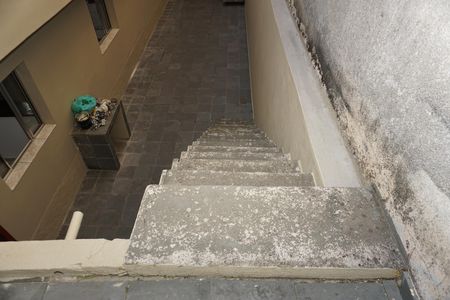 Casa para alugar com 200m², 3 quartos e 5 vagasEscada 2