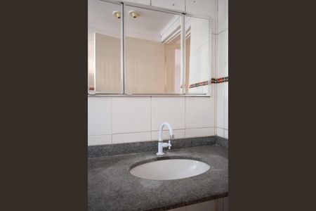Banheiro de apartamento à venda com 2 quartos, 71m² em Alto de Pinheiros, São Paulo