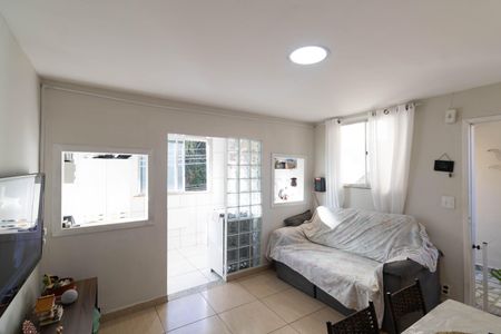 Casa para alugar com 50m², 2 quartos e sem vaga Casa para alugar com 50m², 2 quartos e sem vagaSala