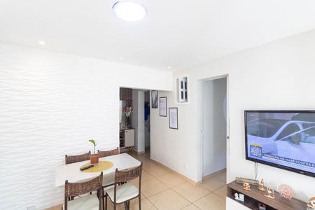 Casa para alugar com 50m², 2 quartos e sem vaga Casa para alugar com 50m², 2 quartos e sem vagaSala