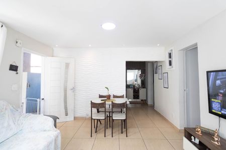 Casa para alugar com 50m², 2 quartos e sem vaga Casa para alugar com 50m², 2 quartos e sem vagaSala