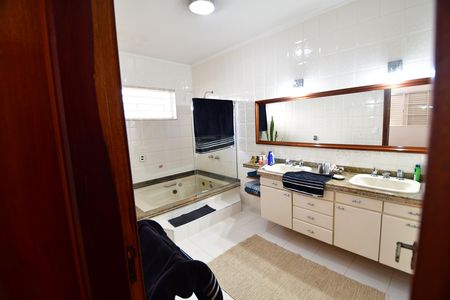 Casa à venda com 300m², 4 quartos e 4 vagasBanheiro Suíte