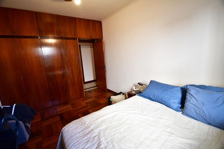 Casa à venda com 300m², 4 quartos e 4 vagasQuarto 2 - Suíte