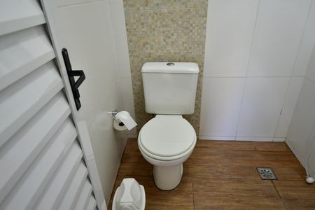 Casa à venda com 300m², 4 quartos e 4 vagasBanheiro de serviço