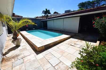 Casa à venda com 300m², 4 quartos e 4 vagasPiscina