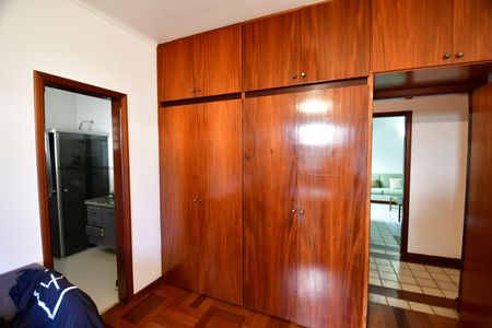 Casa à venda com 300m², 4 quartos e 4 vagasQuarto 2 - Suíte
